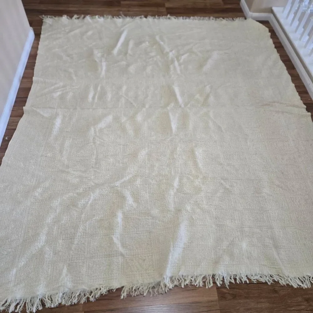 Vintage Wool Cream Textured Bedspread Blanket Fringe Queen 90